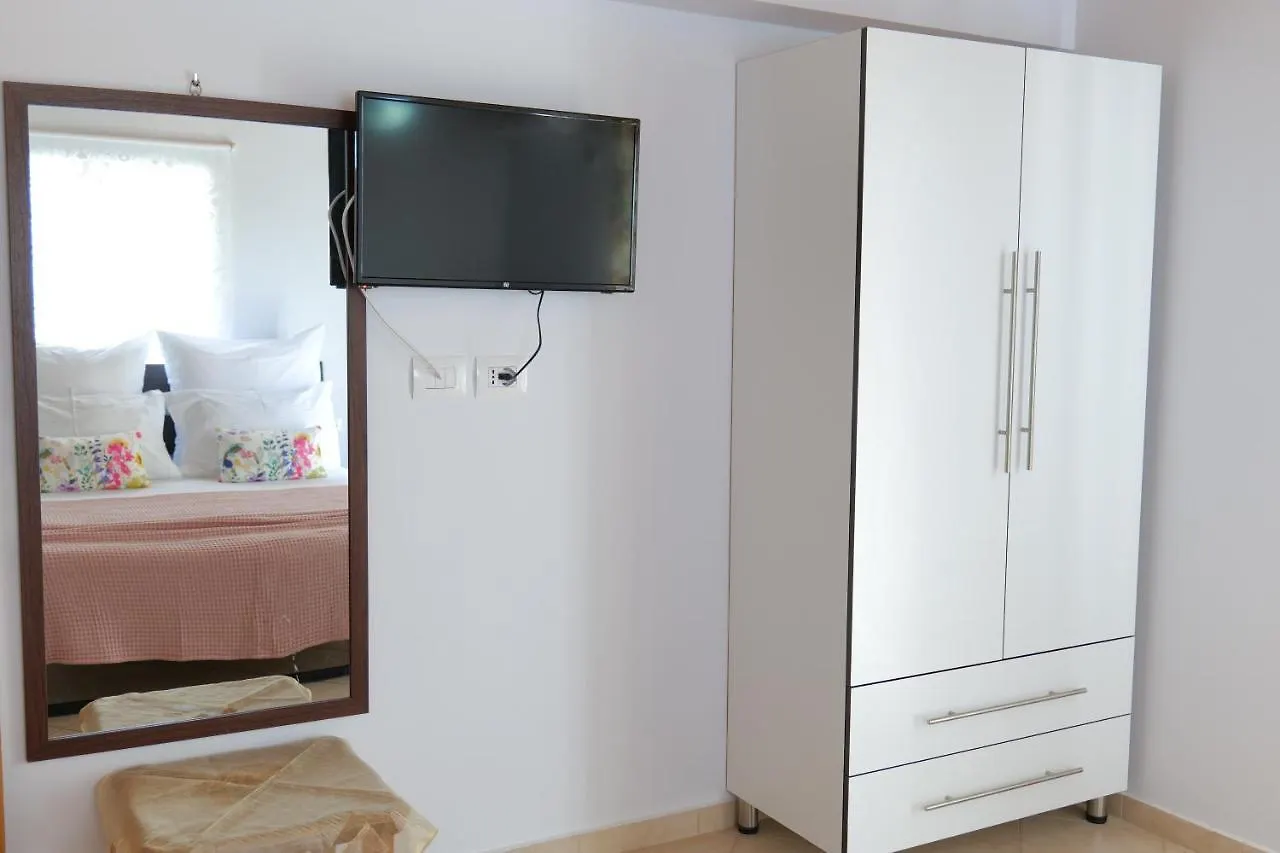 Kristal Apartments Ksamil