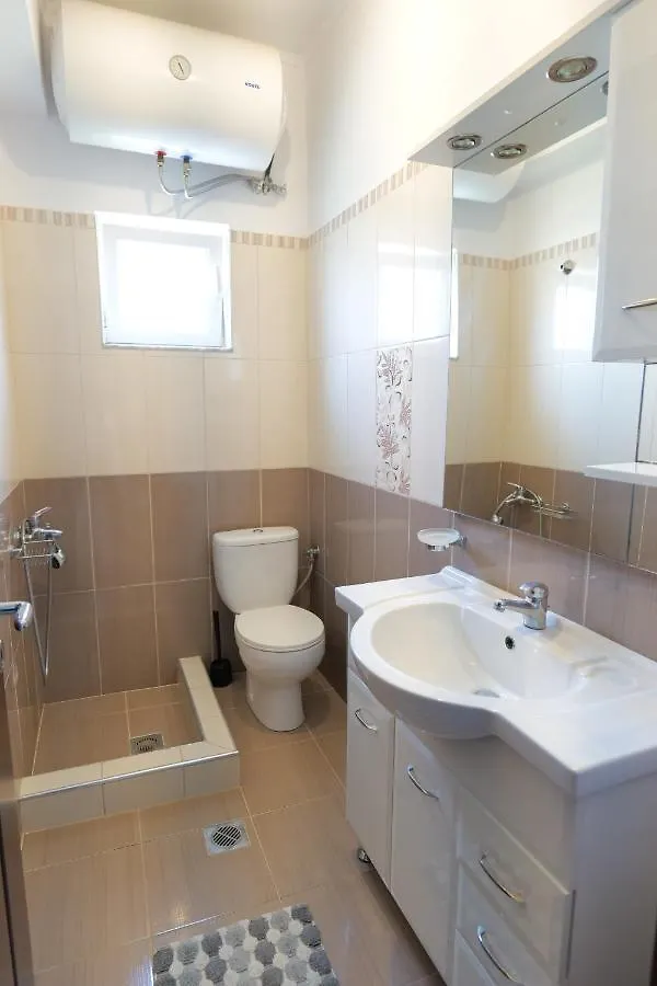 Kristal Apartments Ksamil