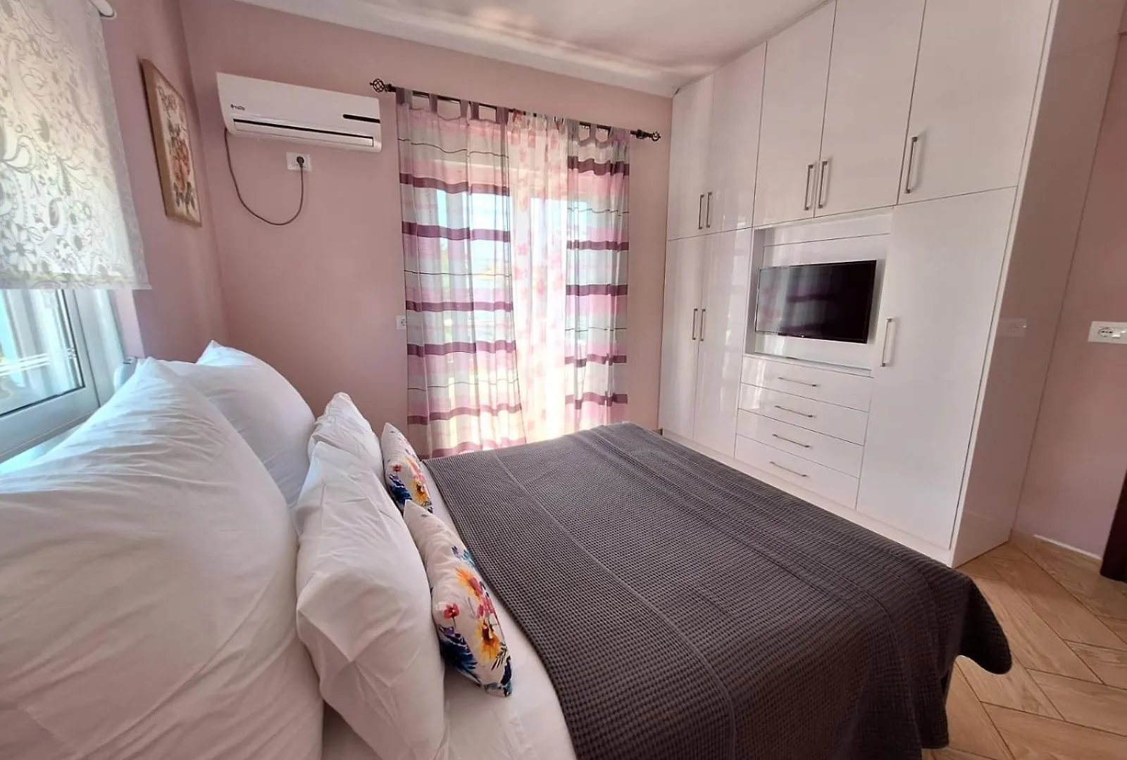Kristal Apartments Ksamil